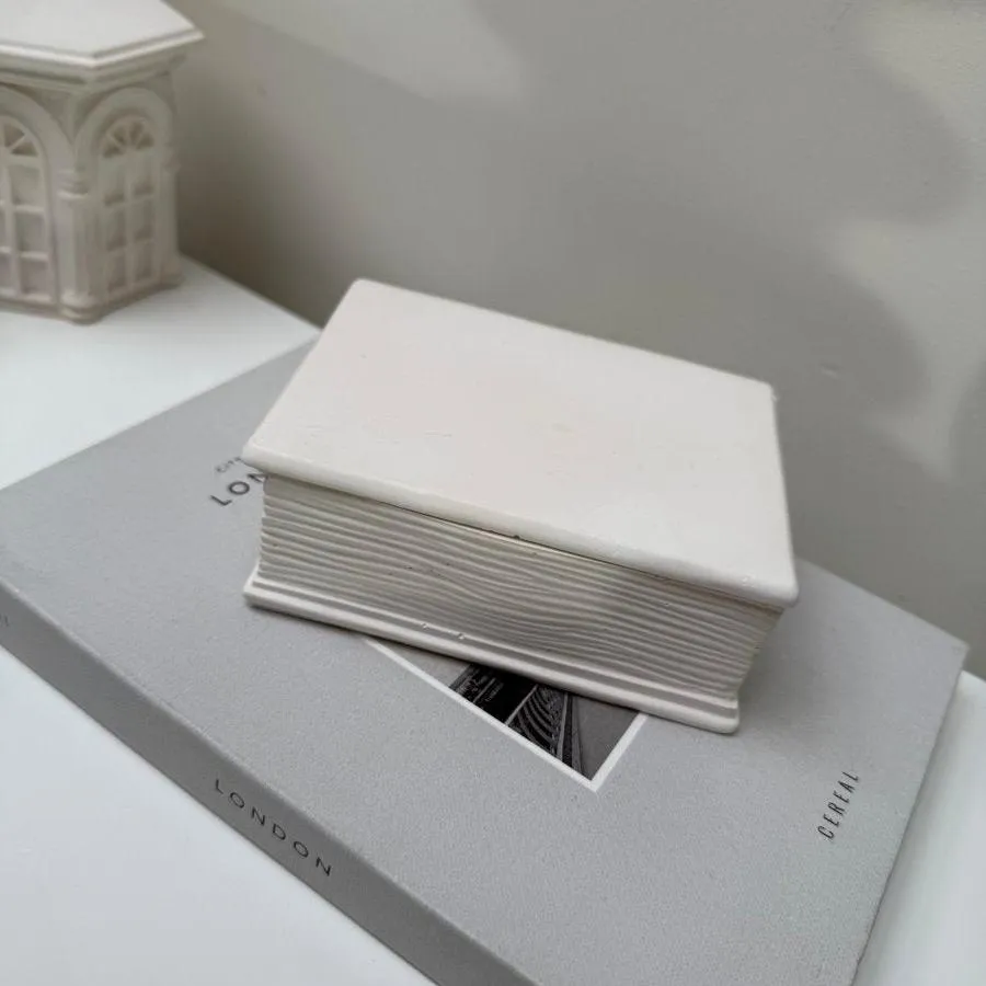 CHAPTERS OF LIGHT Artisan Book Candle