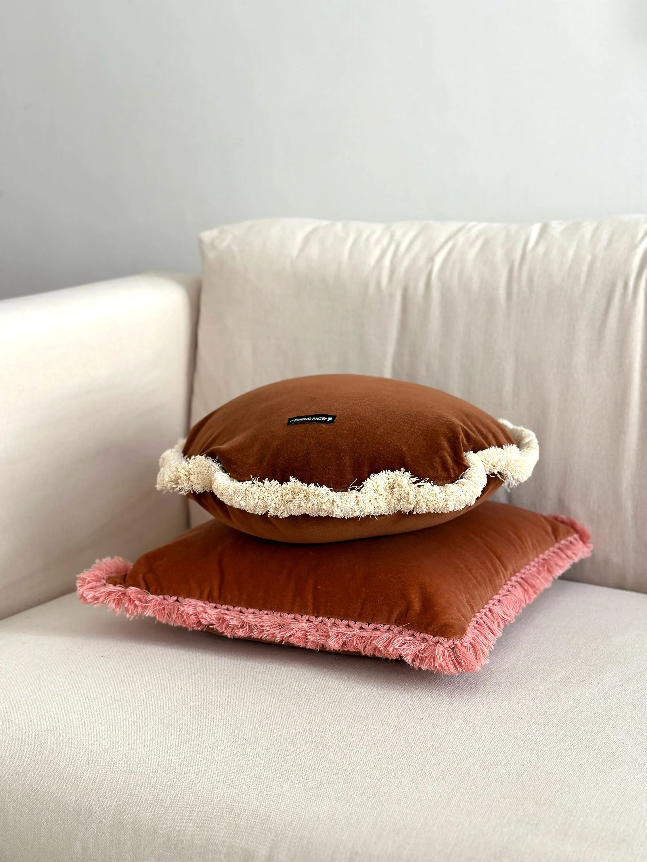 DAISY Round Velvet Pillows