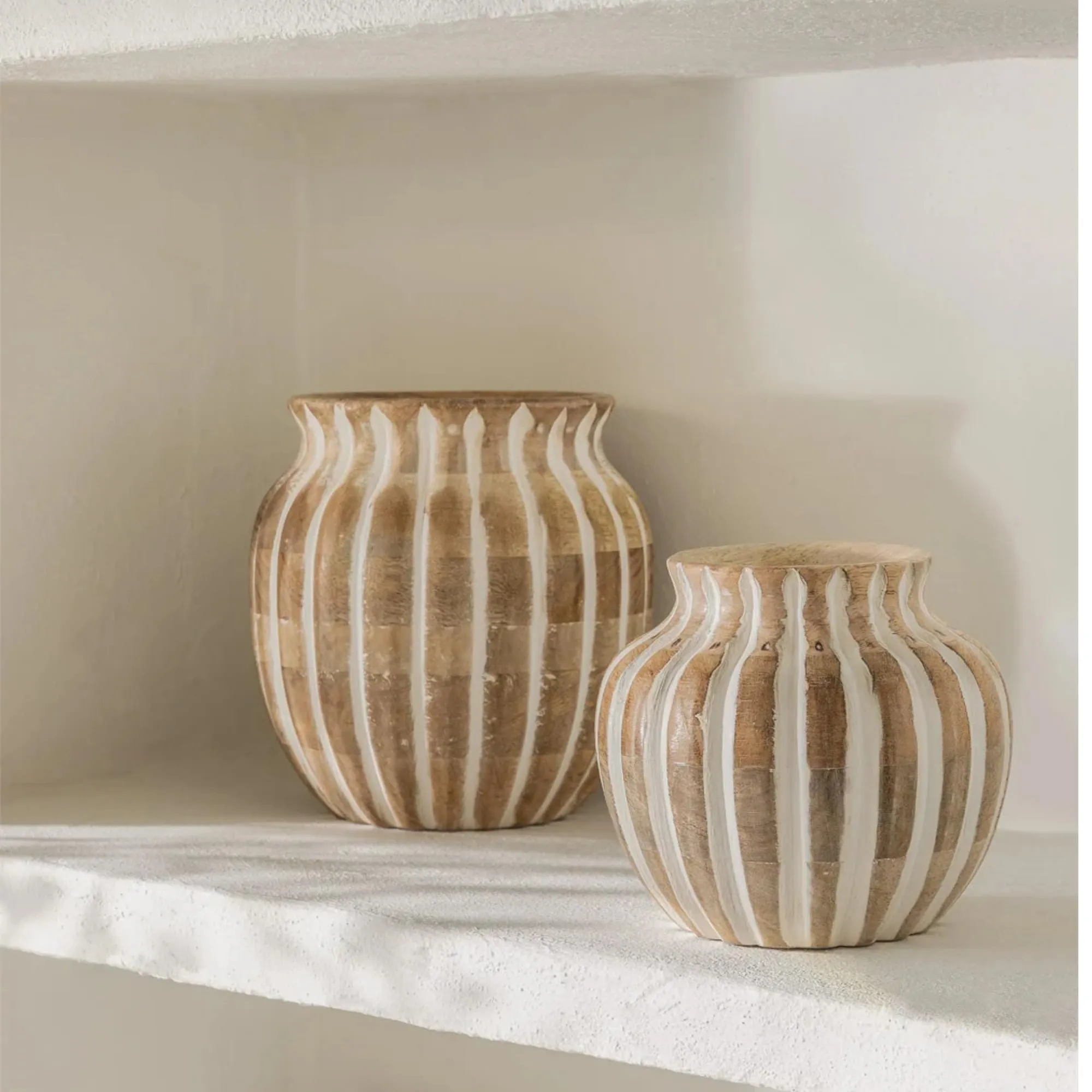 Duadecor Mango Wood Ribao Vase (Round) | White Wash Flower Vase | Wooden Pot for Flowers and Plants, Living Room, Bedroom, Table Top, Wall Shelf & Home Decor | Decorative Table Centrepiece Dia 20 cm