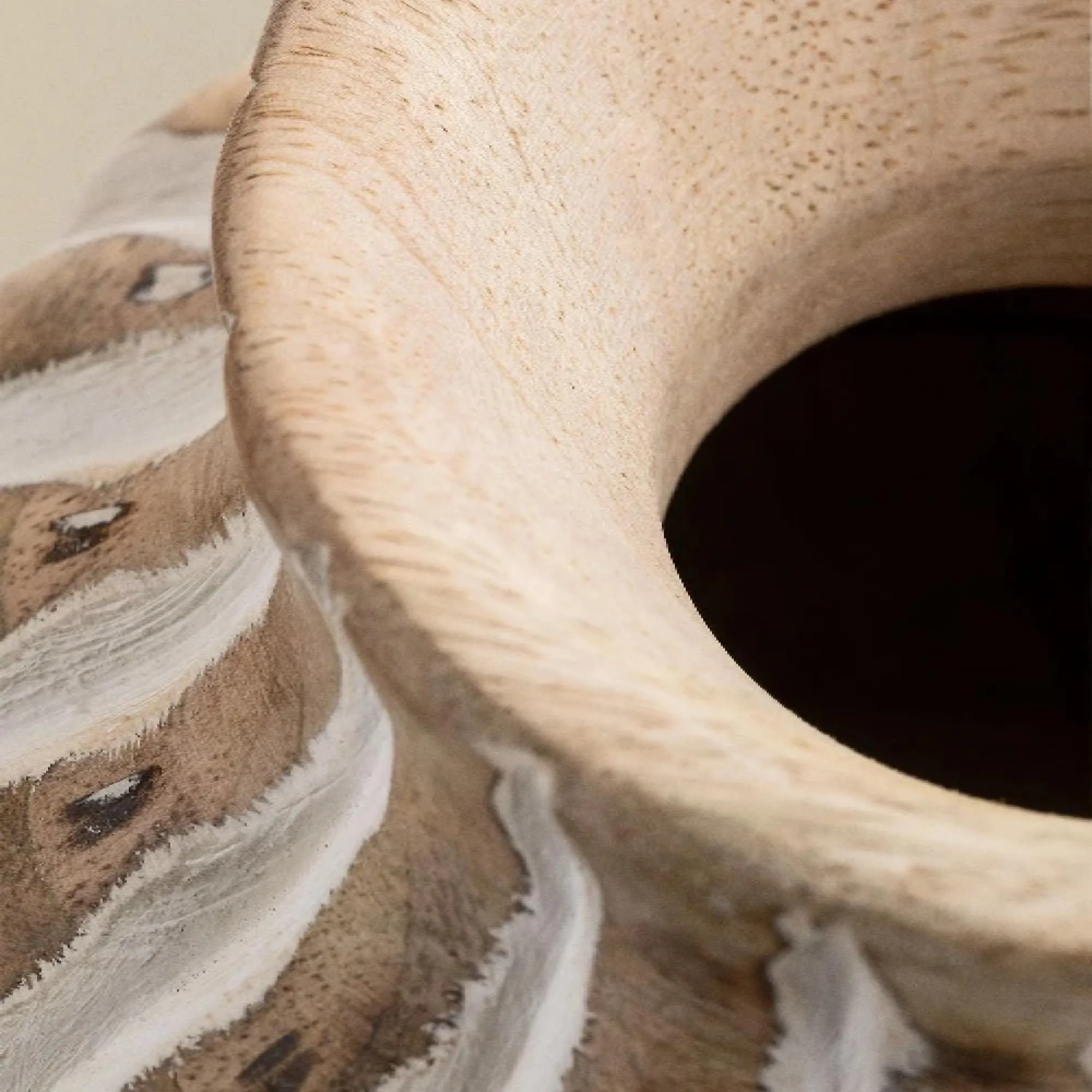 Duadecor Mango Wood Ribao Vase (Round) | White Wash Flower Vase | Wooden Pot for Flowers and Plants, Living Room, Bedroom, Table Top, Wall Shelf & Home Decor | Decorative Table Centrepiece Dia 20 cm