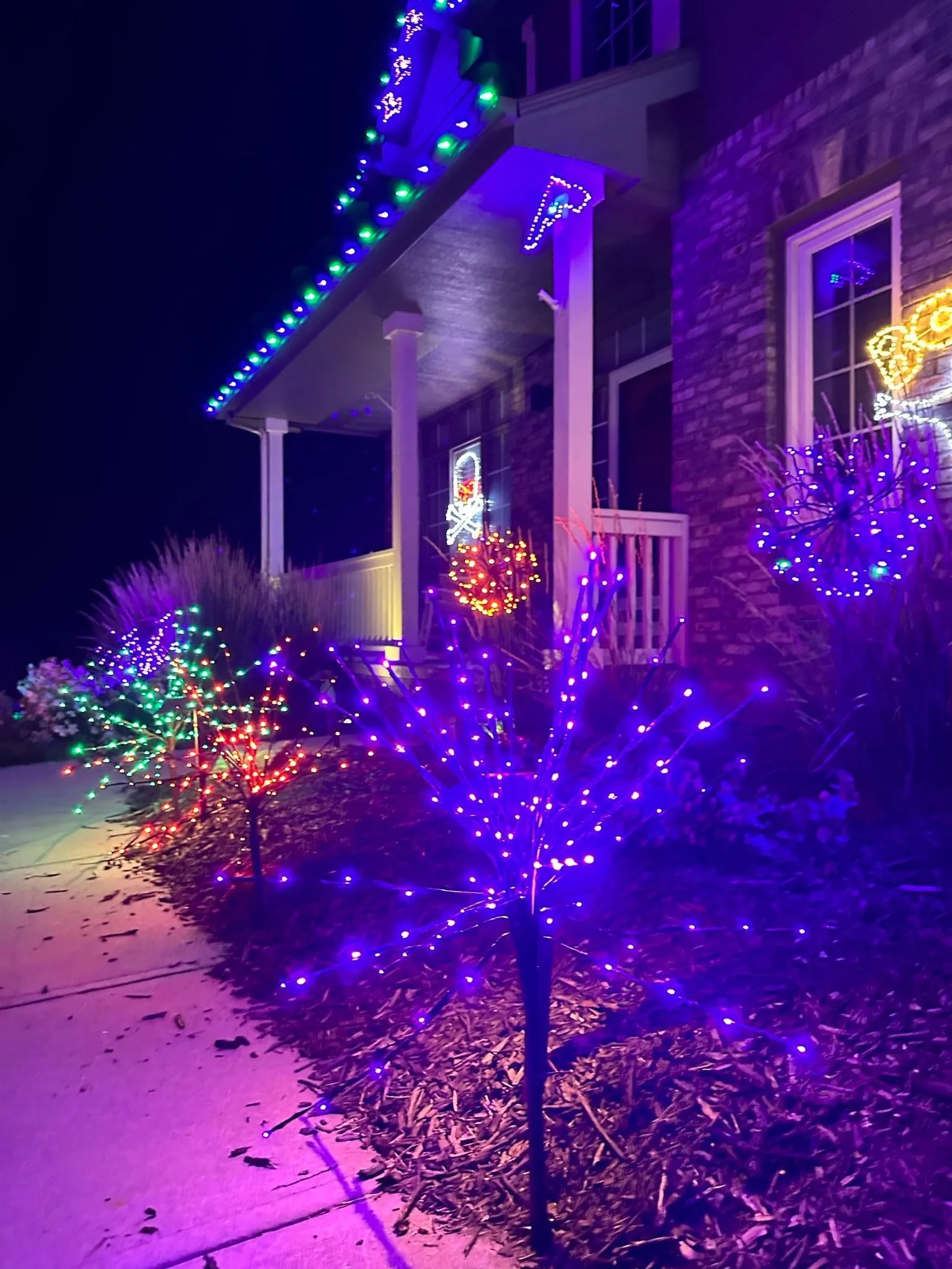 LED 36" Glimmer Spray - Halloween Goblin - Purple w/Green twinkle